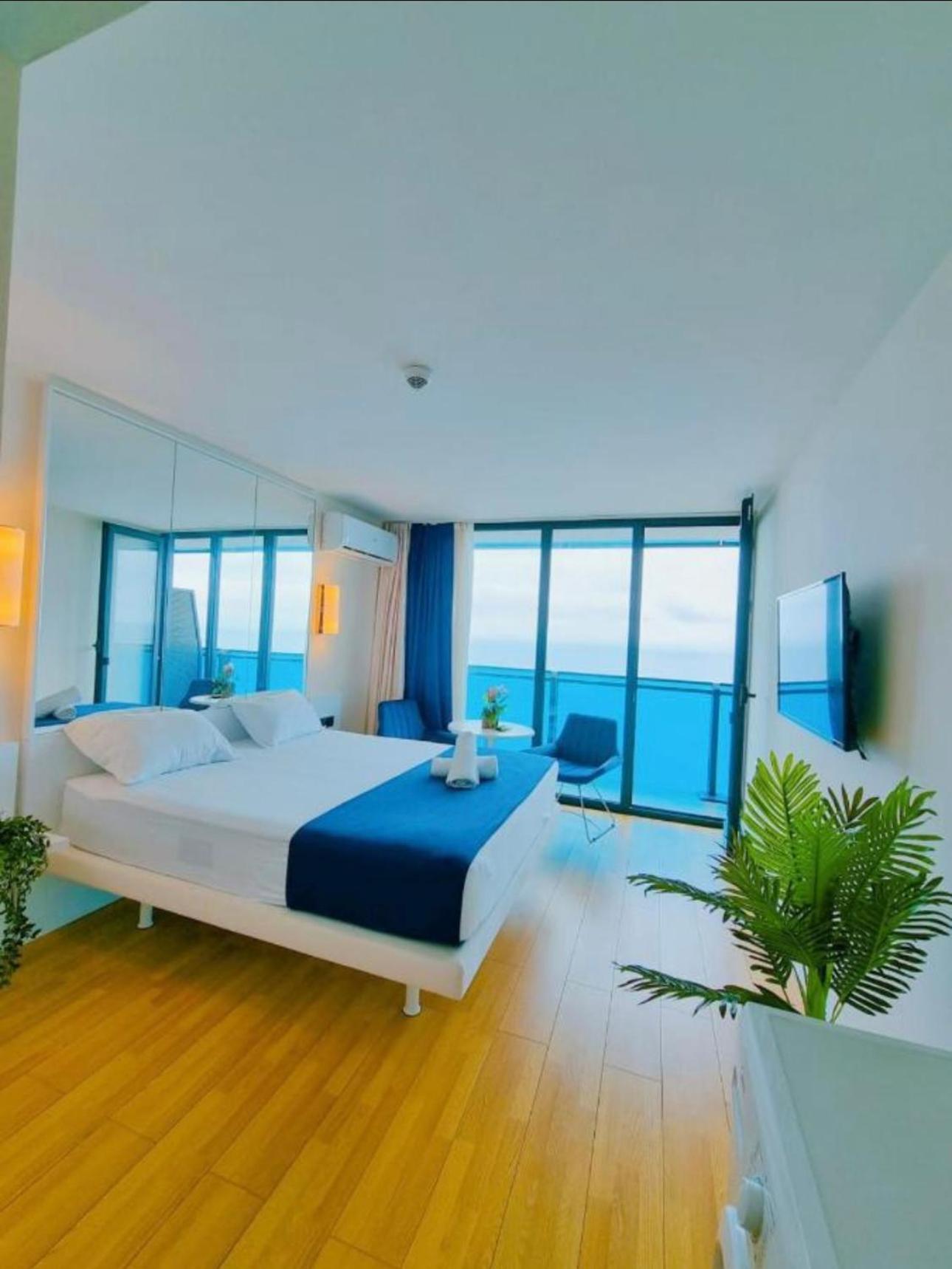 Orbi City Apartment With Sea View Batoumi Extérieur photo